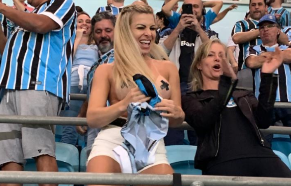 Torcedora do Grêmio se empolga e mostra partes íntimas na Arena veja Notícias DonfaNews