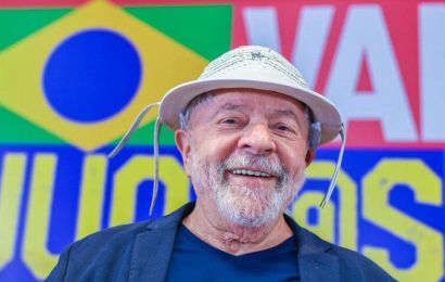 Justiça Eleitoral ordena que sejam excluídos das redes sociais vídeos em que Lula chama Bolsonaro de “genocida”