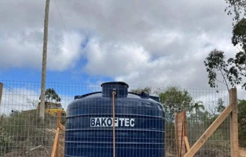 Prefeitura de Amaral Ferrador realizou substituição e Reforma da Estrutura da Caixa d’Água do Poço do Neuto – Passo da Telha