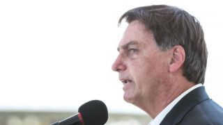 Bolsonaro assina decreto que regulamenta a Lei Aldir Blanc