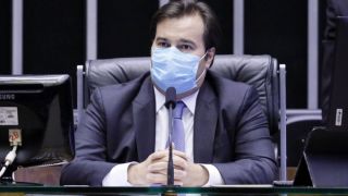 Após ameaça de Bolsonaro a jornalista, presidente da Câmara dos Deputados diz que a “liberdade de imprensa é valor inegociável”