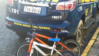Após fugirem da casa dos avós, crianças são encontradas pela PRF andando de bicicleta em rodovia de Vacaria
