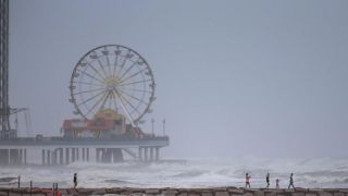 Furacão Laura avança implacável pelos estados de Louisiana e Texas