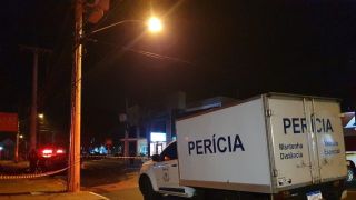 Quatro pessoas morrem após carro capotar e bater em poste em Canoas