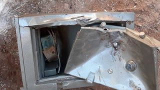Catadores de recicláveis acham mais de R$ 35 mil em cofre deixado para sucata pela Polícia Civil