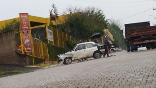ATUALIZAÇÃO: Acidente envolvendo dois carros ocorreu na Rua 15 de Novembro em Dom Feliciano