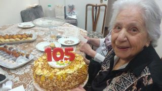 Com balões e música, carreata celebra aniversário de 105 anos de moradora de Soledade