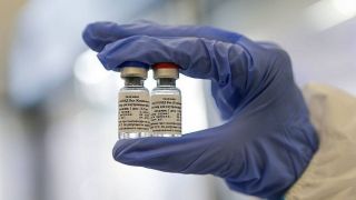 Vacina russa para Covid-19 induziu resposta imune e não teve efeitos adversos, indica estudo preliminar publicado na 'Lancet'