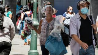 Mundo passa de 900 mil mortos pelo coronavírus, diz universidade
