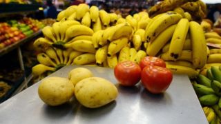 Inflação dos mais pobres sobe com alimentos e a dos mais ricos cai, diz Ipea