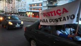Grupo protesta após pedido do MP para arquivar ação contra PM que matou engenheiro