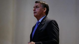 Cirurgia de Bolsonaro termina sem complicações