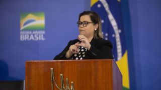 Pandemia amplia vulnerabilidades de surdos, diz secretária