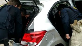 Polícia Rodoviária Federal prende traficante com skunk em Pelotas