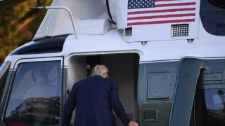 Hospitalização de Trump por Covid-19 abala corrida pela Casa Branca