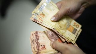 Bolsonaro prorroga alíquota zero de Imposto sobre Operações Financeiras sobre crédito