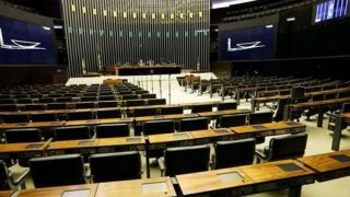 Entidades propõem reservar 50% das vagas em parlamentos para mulheres