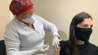 Começam testes de vacina chinesa contra a Covid-19 em Pelotas