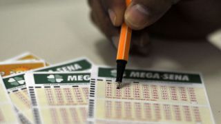Mega-Sena pode pagar R$ 100 milhões nesta quarta-feira