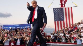 "Me sinto poderoso", afirma Trump ao retomar a campanha eleitoral após Covid-19