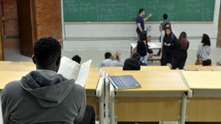 As aulas presenciais nas escolas estaduais do Rio Grande do Sul recomeçam nesta terça