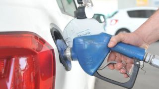 Petrobras anuncia queda de 5% no preço da gasolina nas refinarias