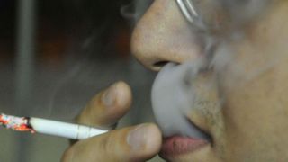 A Organização Mundial da Saúde comemora processo do Brasil contra empresas produtoras de tabaco