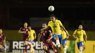 Nas Eliminatórias da Copa, o Brasil vence a Venezuela por 1 a 0 e mantém 100% de aproveitamento