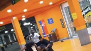 Homem morre após ser espancado por seguranças em supermercado em Porto Alegre