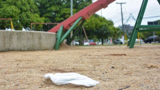 Máscaras continuam sendo descartadas de maneira incorreta pela população de Porto Alegre