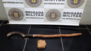 BM prende homem que agrediu outro com foice e pedrada