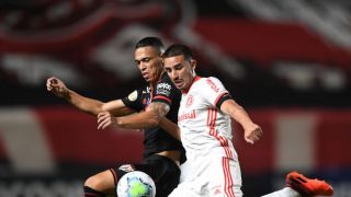 Com um jogador a menos, o Inter empatou em 0 a 0 com o Atlético-GO no Brasileirão