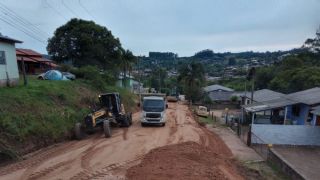 Rua Argemiro Iribarrem recebe pavimentação
