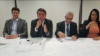 Bolsonaro pede que a população economize energia elétrica