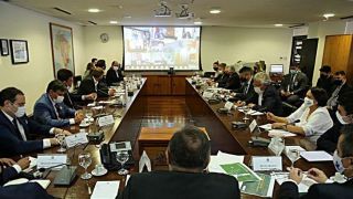 O ministro da Saúde disse que vai adquirir todas as vacinas consideradas seguras contra o coronavírus