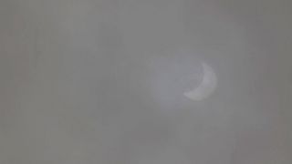 Nebulosidade prejudica visualização do eclipse solar em Porto Alegre