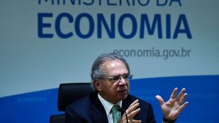 Vacinação em massa é capítulo mais importante da pandemia, diz ministro da Economia