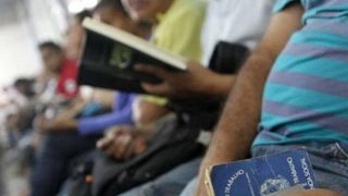 Desemprego diminui pela primeira vez no ano, mas ainda afeta 14,1 milhões de brasileiros