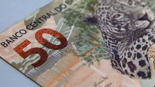 Bolsonaro diz que vai assinar medida provisória com salário mínimo de R$ 1.100 em 2021