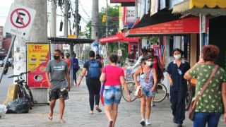Porto Alegre termina 2020 com casos de Covid-19 avançando em bairros periféricos e de classe média