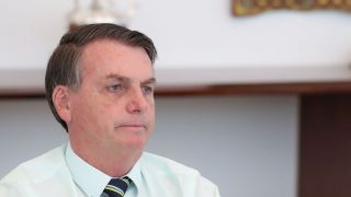 Bolsonaro culpa indústria por compra fracassada de seringas