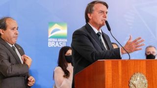 "Sem voto impresso em 2022, vamos ter problema pior que dos EUA", diz Bolsonaro