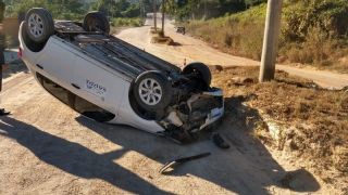 Carro da Saúde de Cerro Grande do Sul capotou na Av. Theodoro Zenker