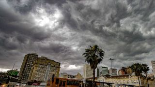Temporal com granizo pode atingir Porto Alegre, alerta Defesa Civil