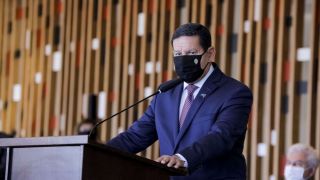 Recuperado do coronavírus, o vice-presidente Hamilton Mourão diz que tomará vacina porque “é questão coletiva”