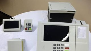 Pauta antiga de Bolsonaro, voto impresso retorna ao debate de olho em 2022