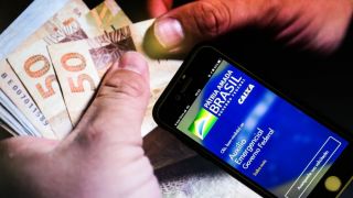 Auxílio emergencial: Caixa libera saque para nascidos em agosto