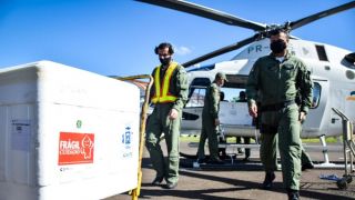 Doses da vacina contra o coronavírus são enviadas para municípios do interior do Rio Grande do Sul