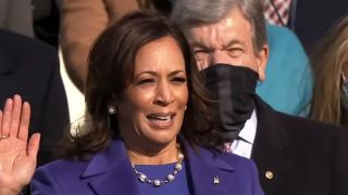 Kamala Harris toma posse como vice-presidente dos Estados Unidos: a primeira mulher e a primeira negra no cargo