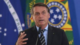 Insumos para produção de 5 milhões de doses da CoronaVac chegam nos próximos dias, diz Bolsonaro